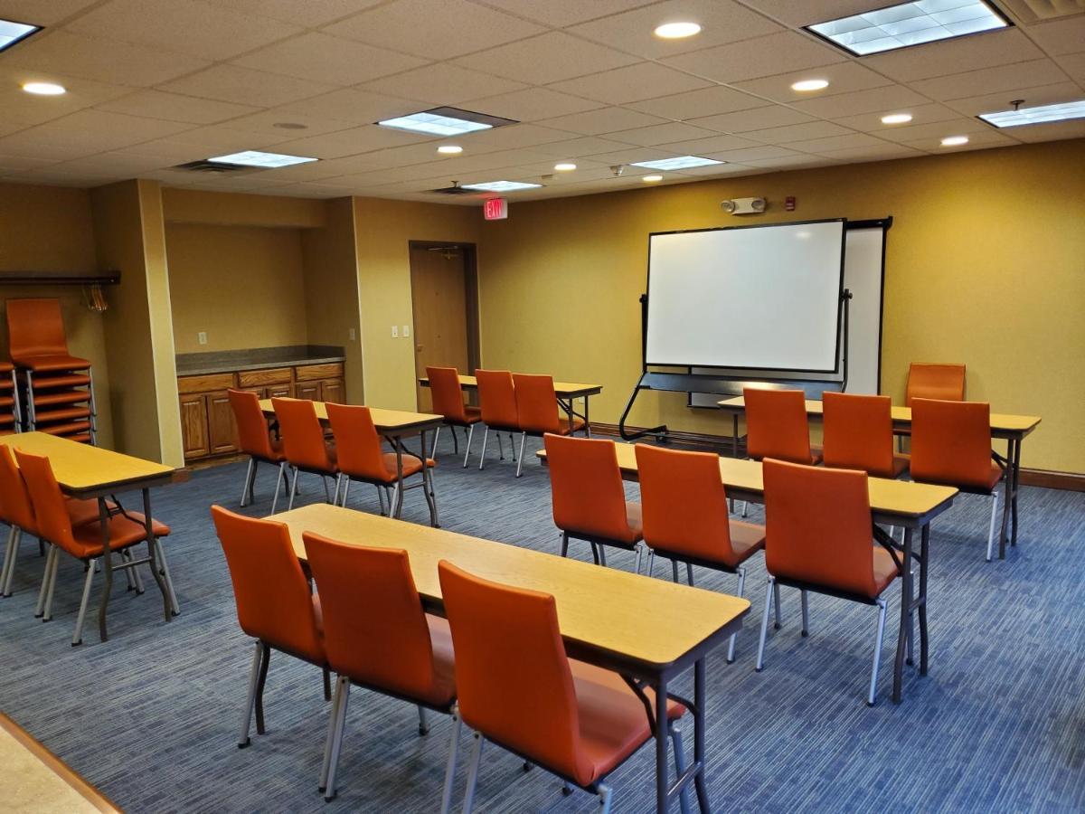 Holiday Inn Express Hotel & Suites Mattoon By Ihg Esterno foto