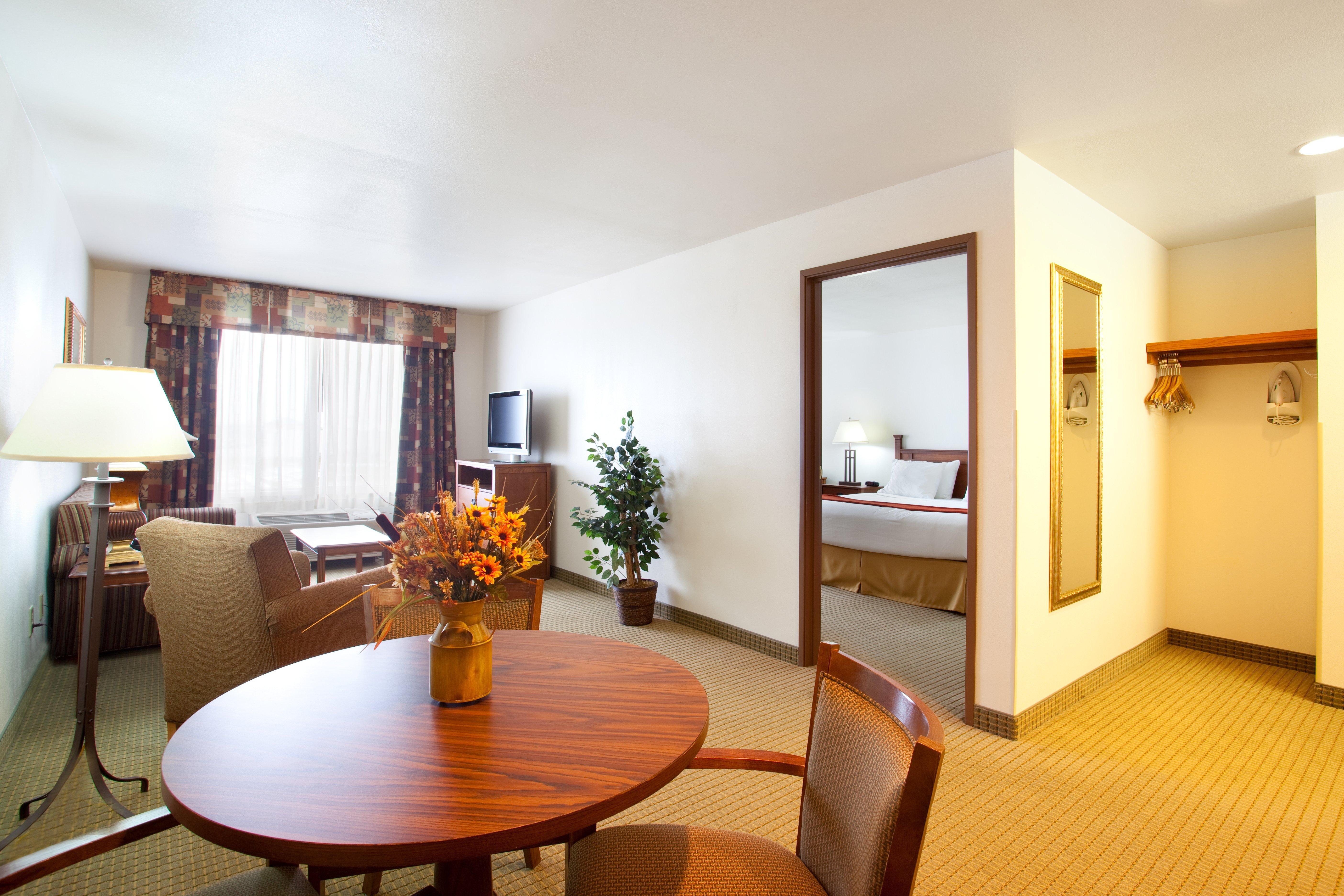 Holiday Inn Express Hotel & Suites Mattoon By Ihg Esterno foto