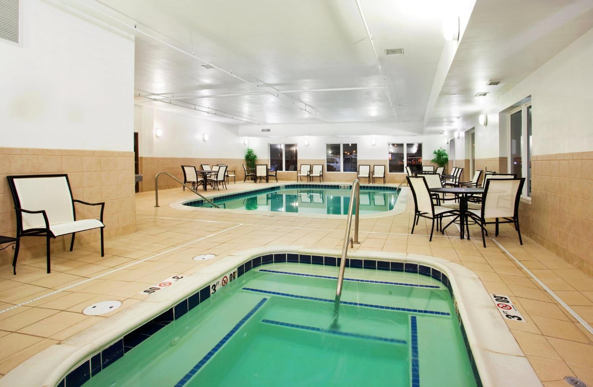 Holiday Inn Express Hotel & Suites Mattoon By Ihg Esterno foto